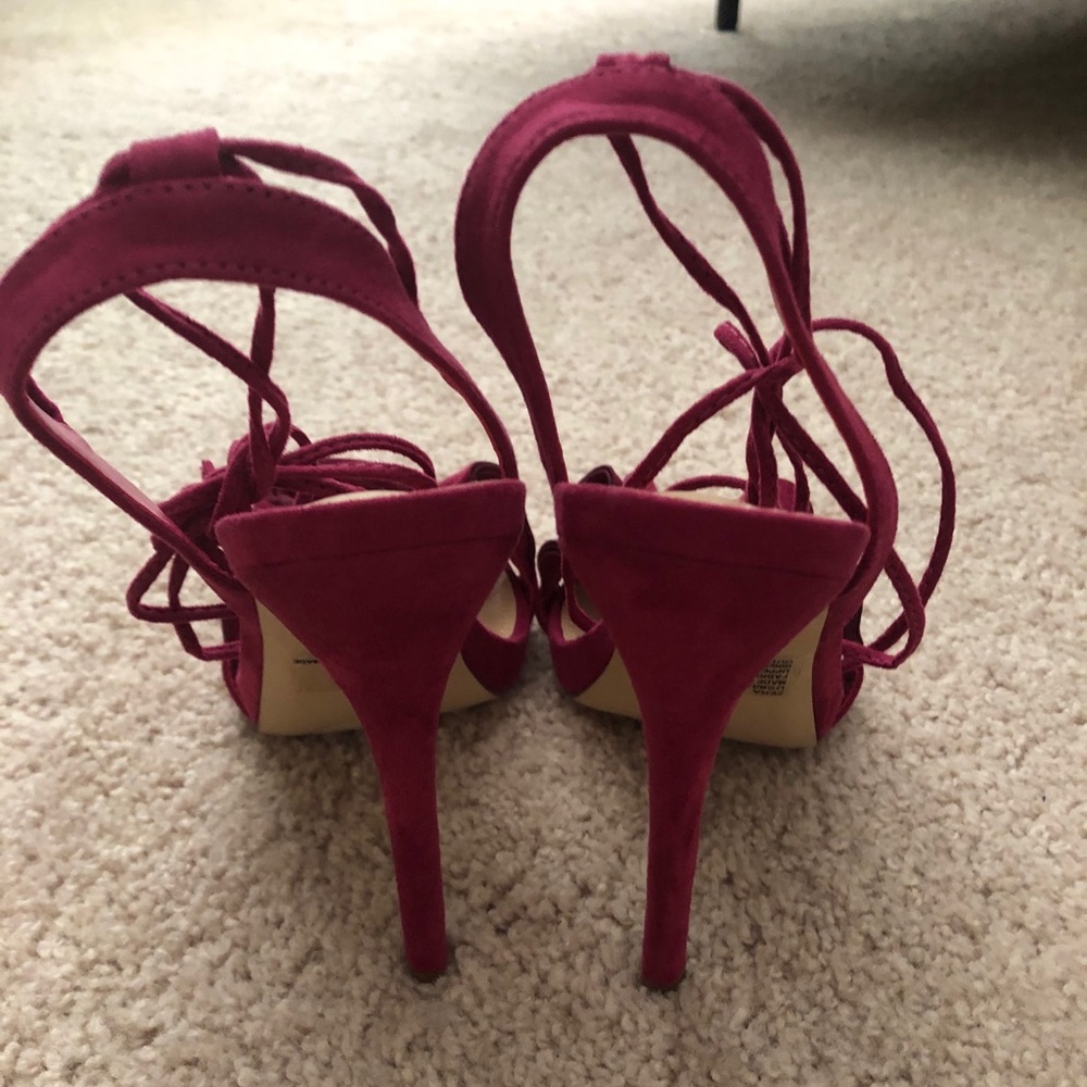 Pink ruffle heels - Picture 3 of 4